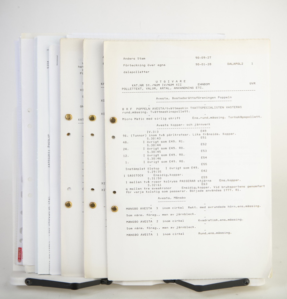 Kapsel med anteckningar, förteckningar, fotokopior, mm, rörande svenska POLLETTER.